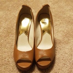 Michael Kors peep toe pump